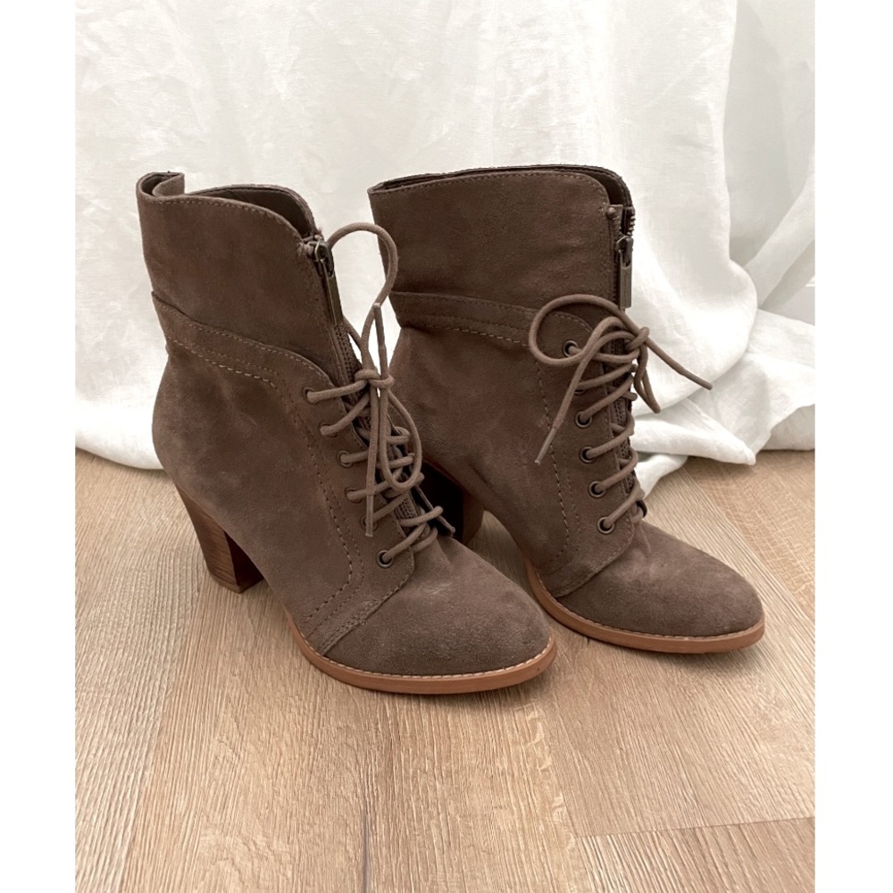 Kenneth Cole suede bootie heel